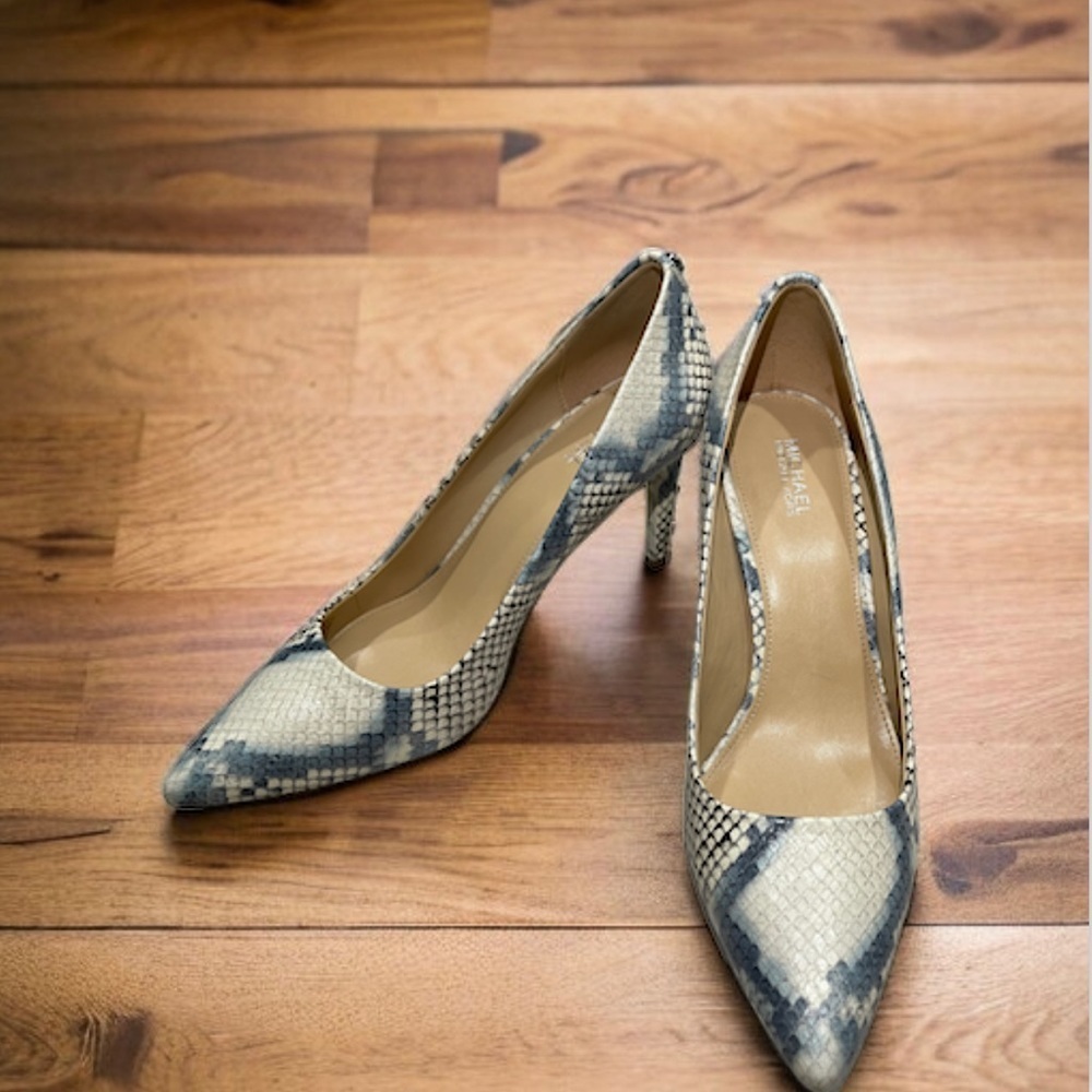 🔥Michael Kors snake skin print slip on heels size 8